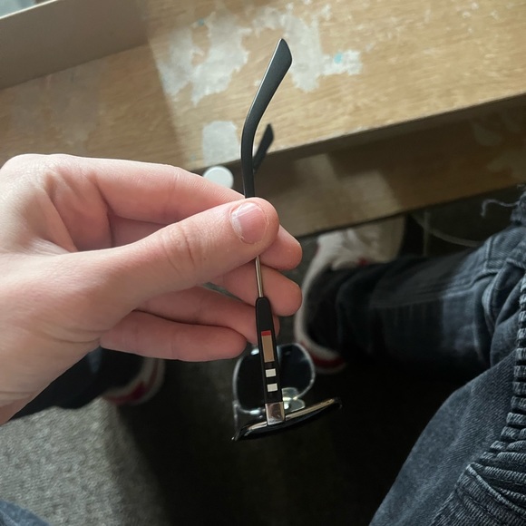 Black/Silver Burberry sunglasses, no case just box, good condition - Picture 3 of 4